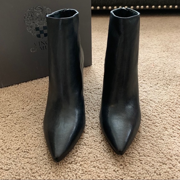 NEW 10 Vince Camuto Benedie Black Leather Bootie - Picture 9 of 13